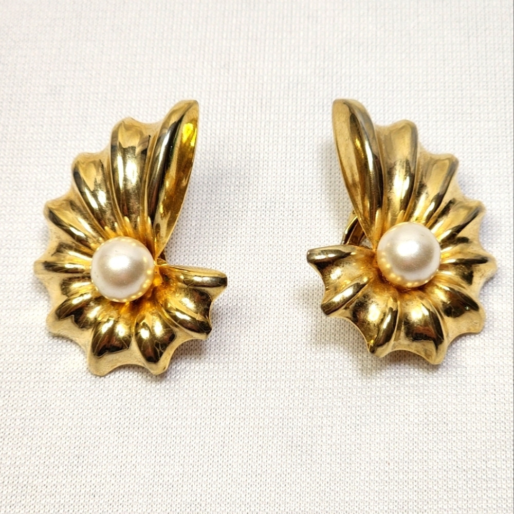 Nautilus Shell with Pearl Clip-on Earrings